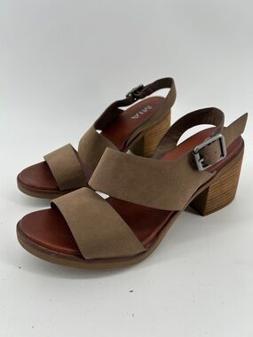 Mia Wide Strap buckle Chunky Heel  Sandals size 7 Women's